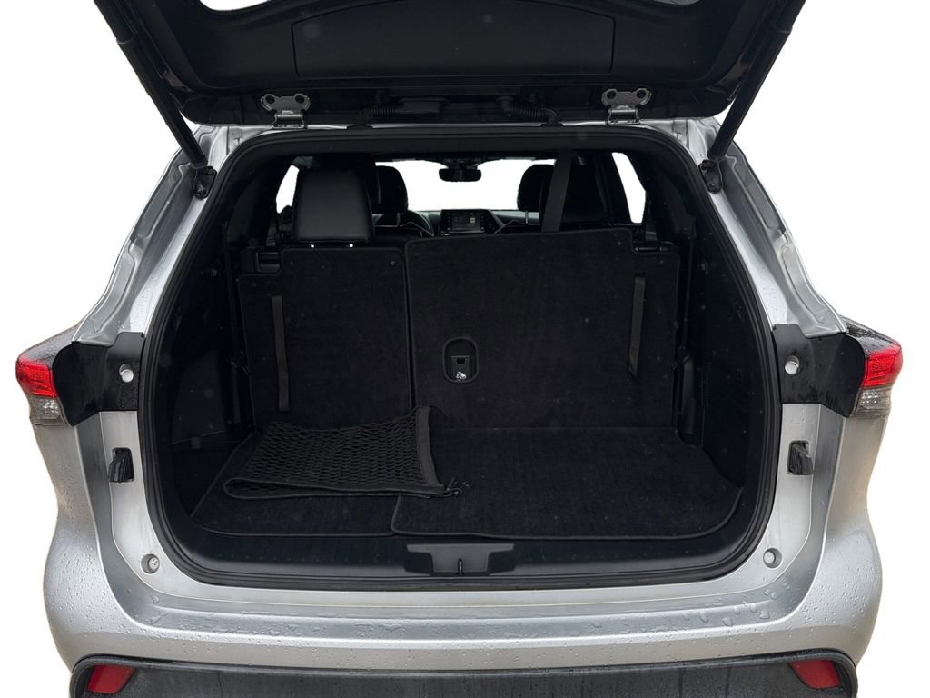 Used 2022 Toyota Highlander XSE FWD image 18