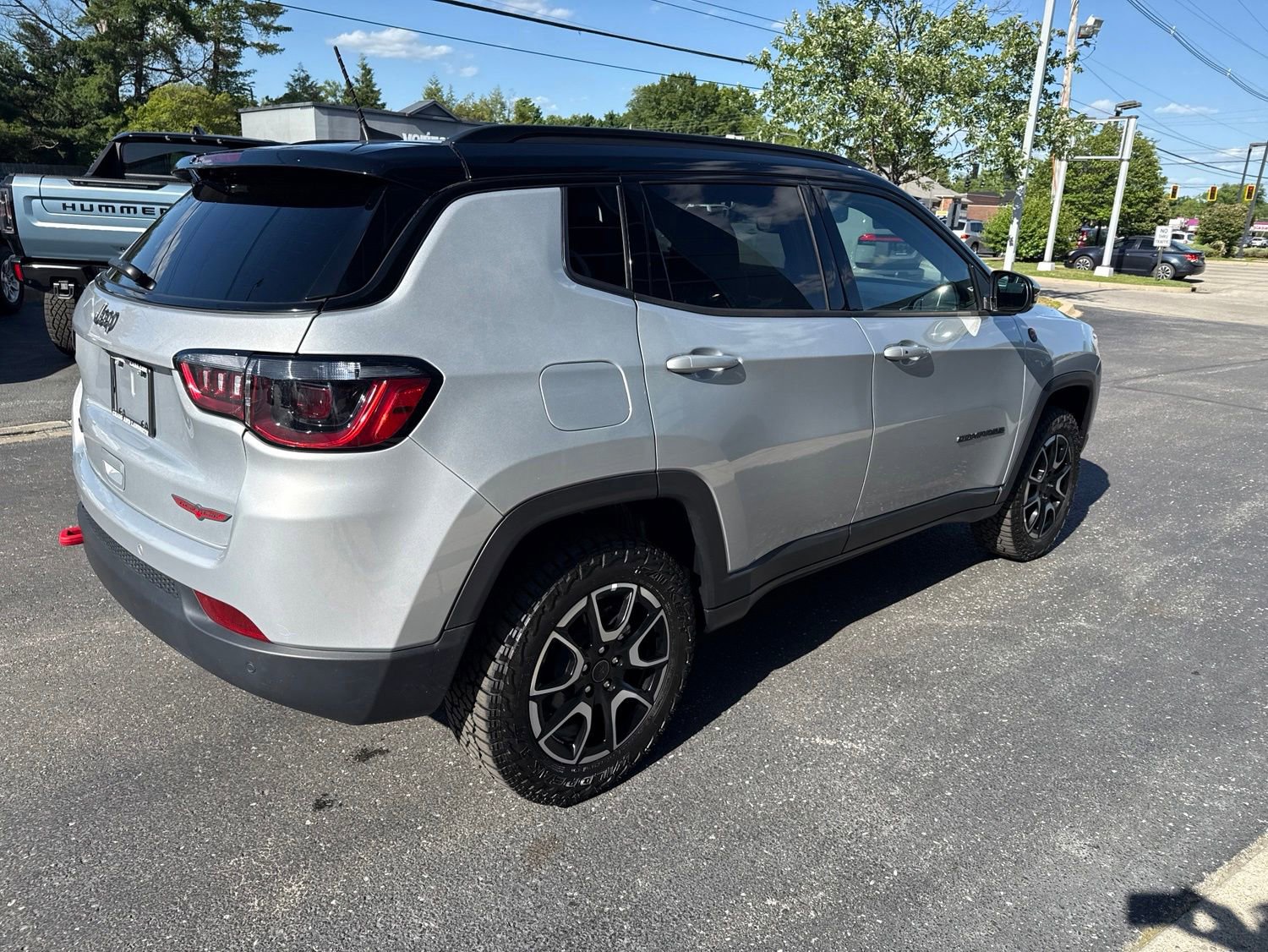 Used 2025 Jeep Compass Trailhawk AWD/4WD image 6