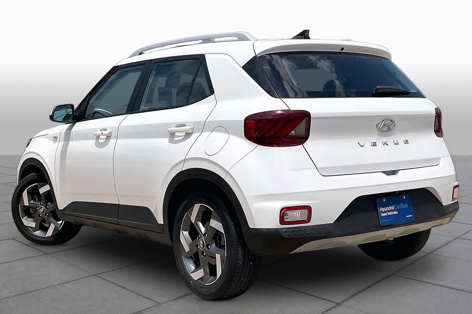 Certified 2021 Hyundai Venue SEL w/ Premium Package FWD image 12