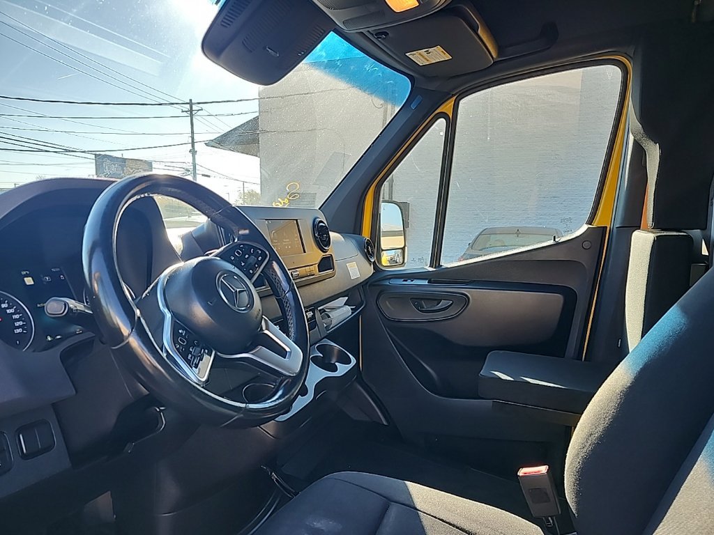 Used 2021 Mercedes-Benz Sprinter 2500 image 2
