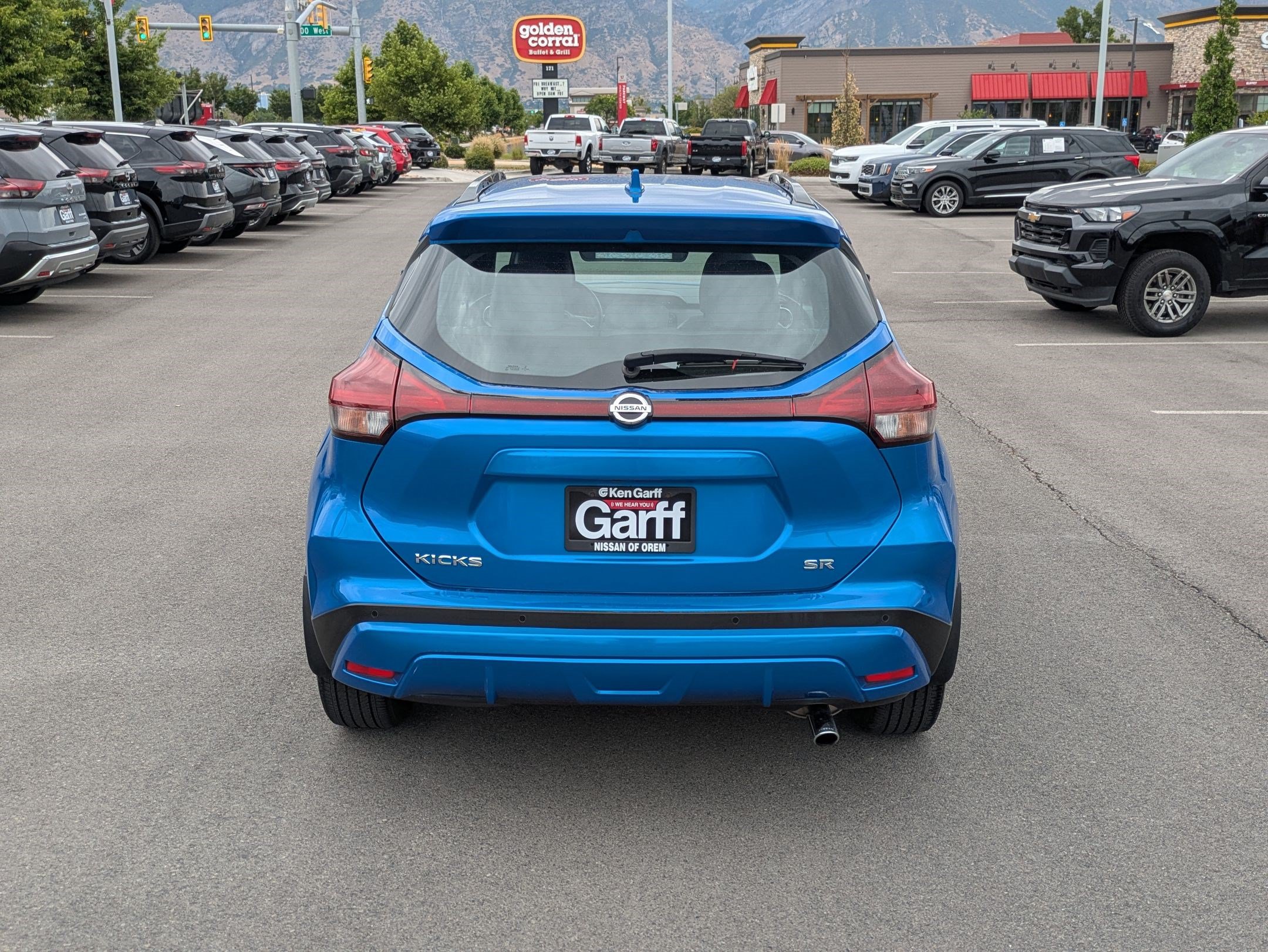 Used 2021 Nissan Kicks SR w/ SR Premium Package FWD image 7