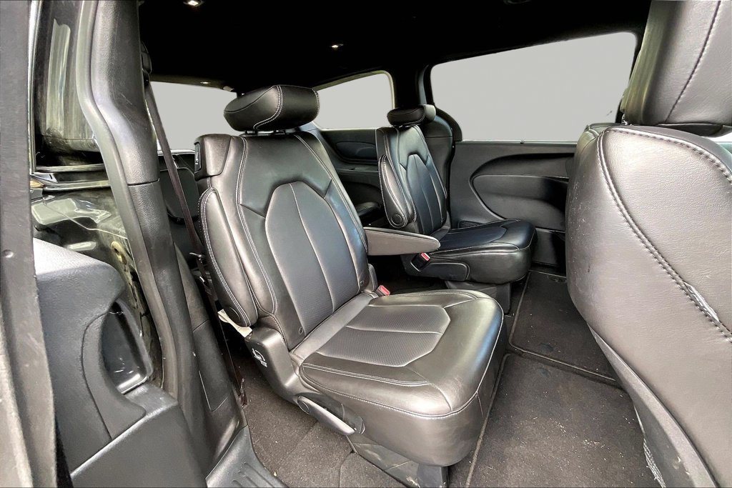 Used 2025 Chrysler Pacifica Select FWD image 16