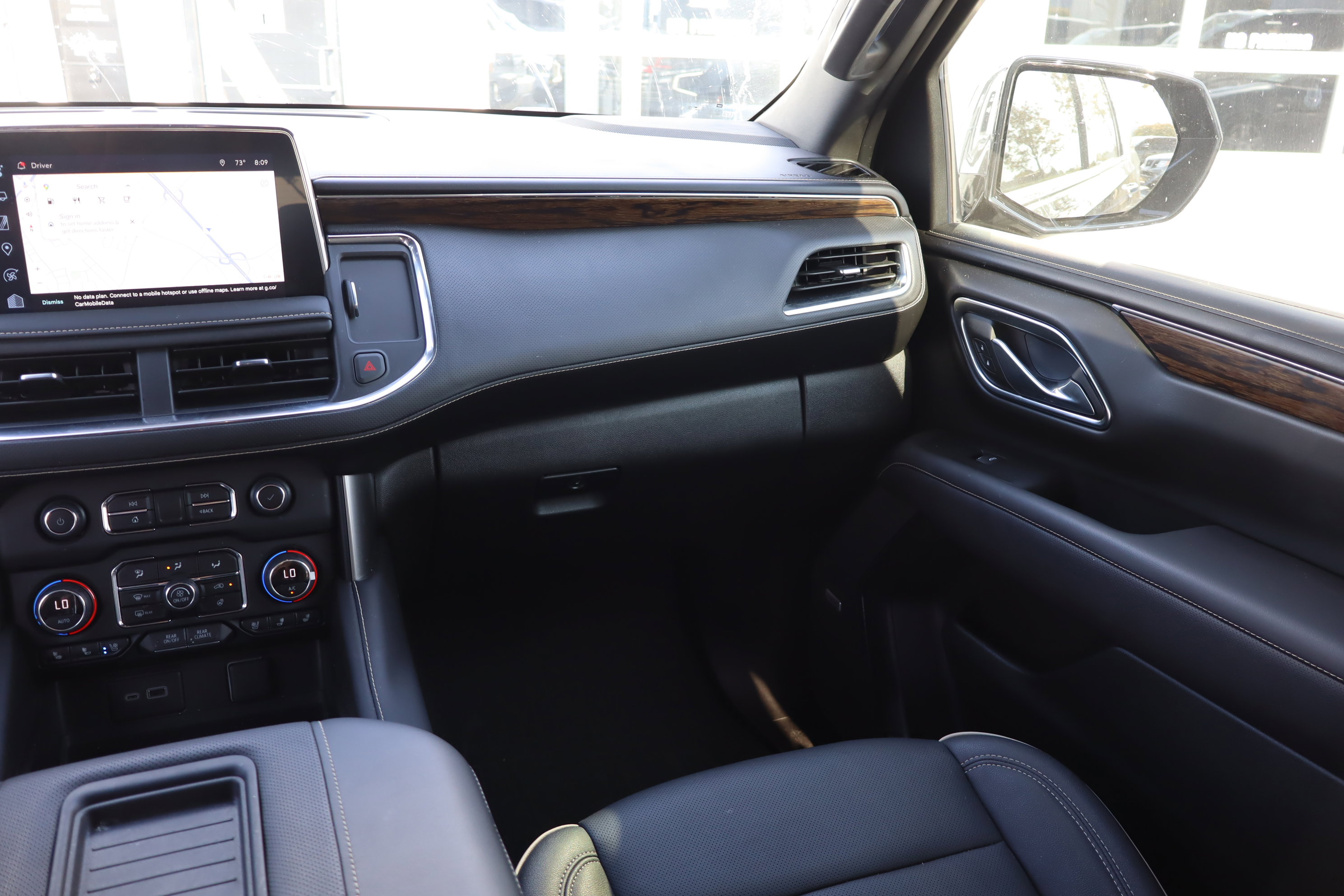 Certified 2024 Chevrolet Suburban Premier w/ Advanced Technology Package image 16