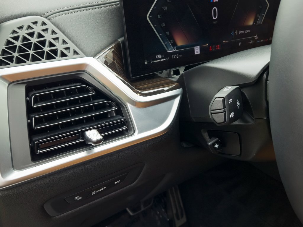 Used 2025 BMW X5 sDrive40i w/ Executive Package image 13