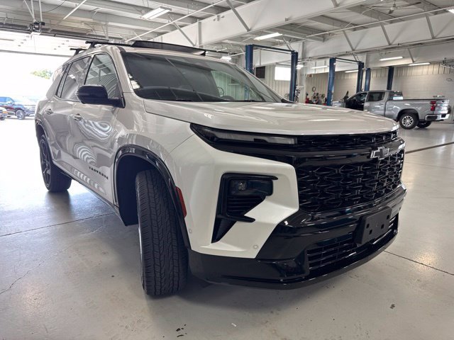 Used 2025 Chevrolet Traverse RS AWD/4WD image 43