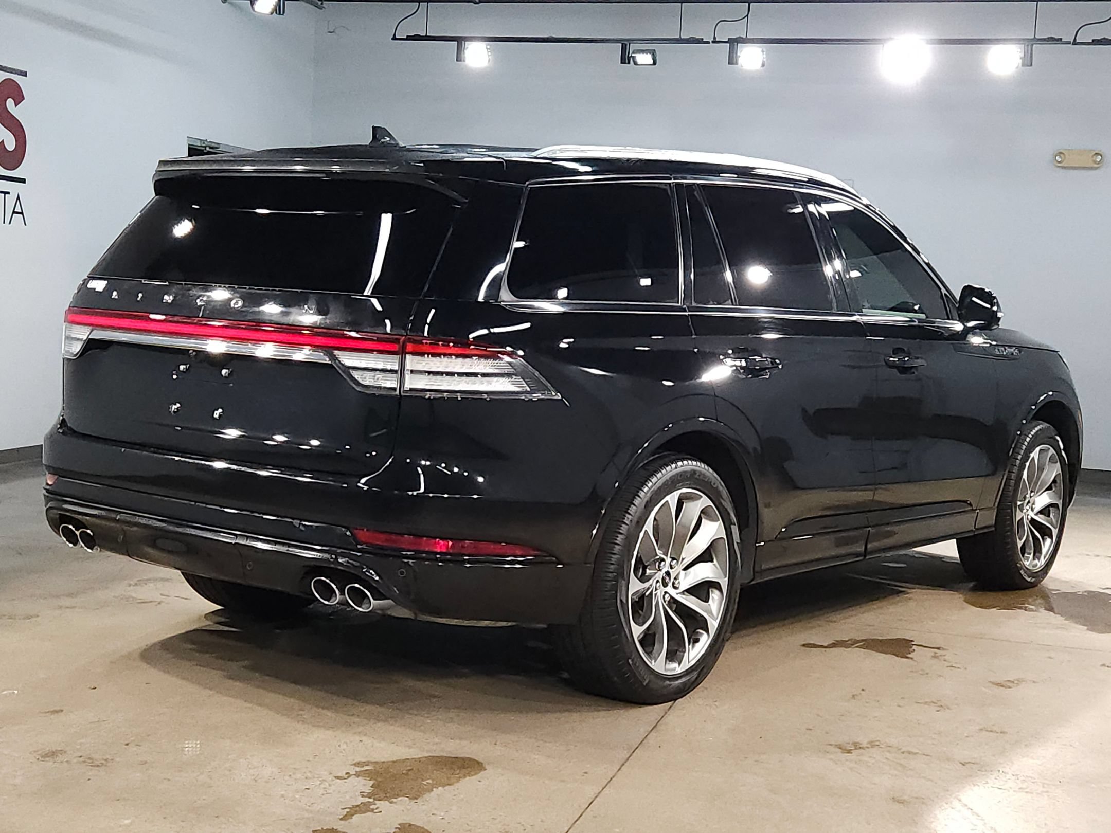 Used 2022 Lincoln Aviator Grand Touring w/ Elements Package Plus AWD/4WD image 7