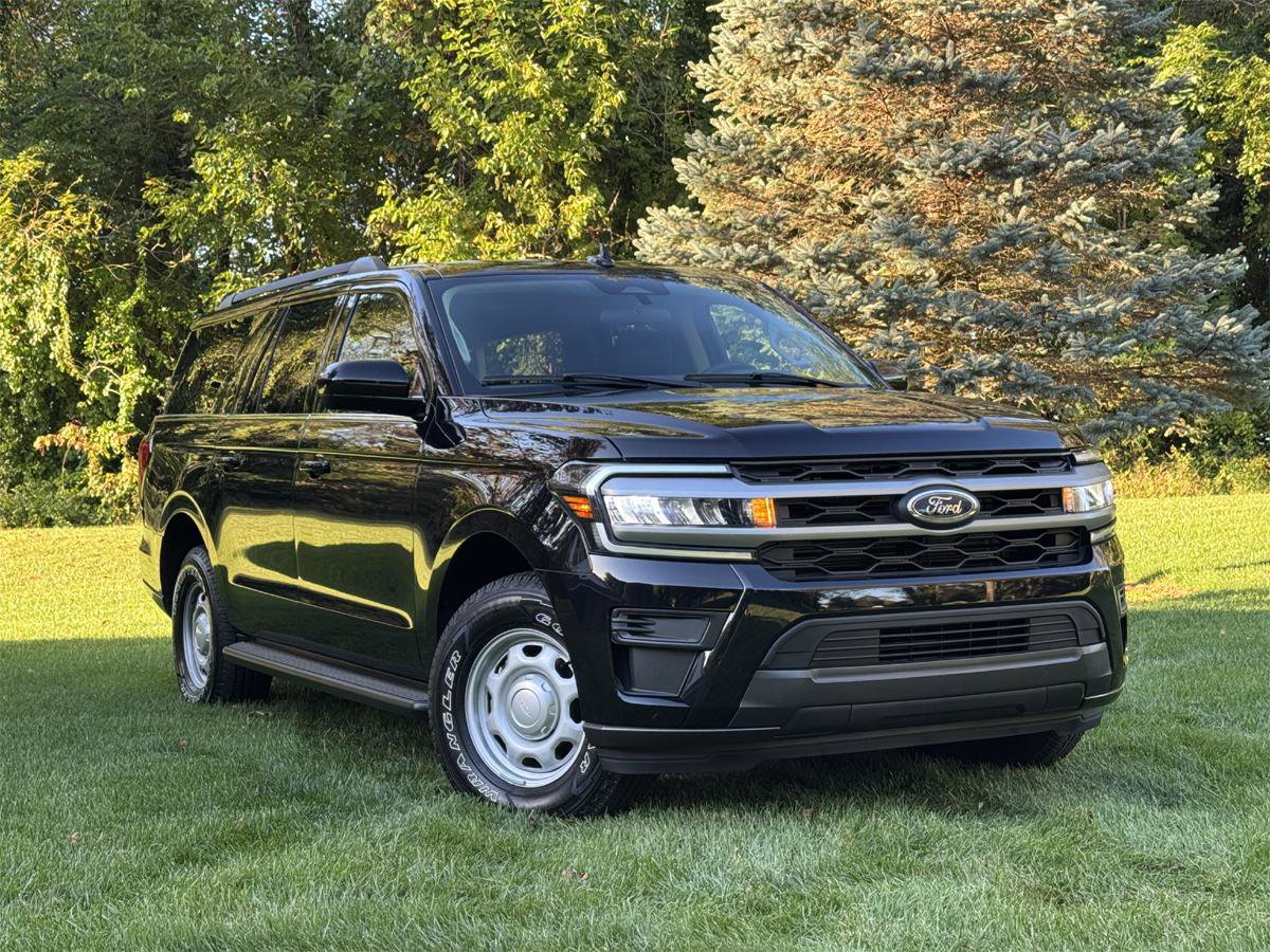 Used 2023 Ford Expedition Max XL AWD/4WD image 2