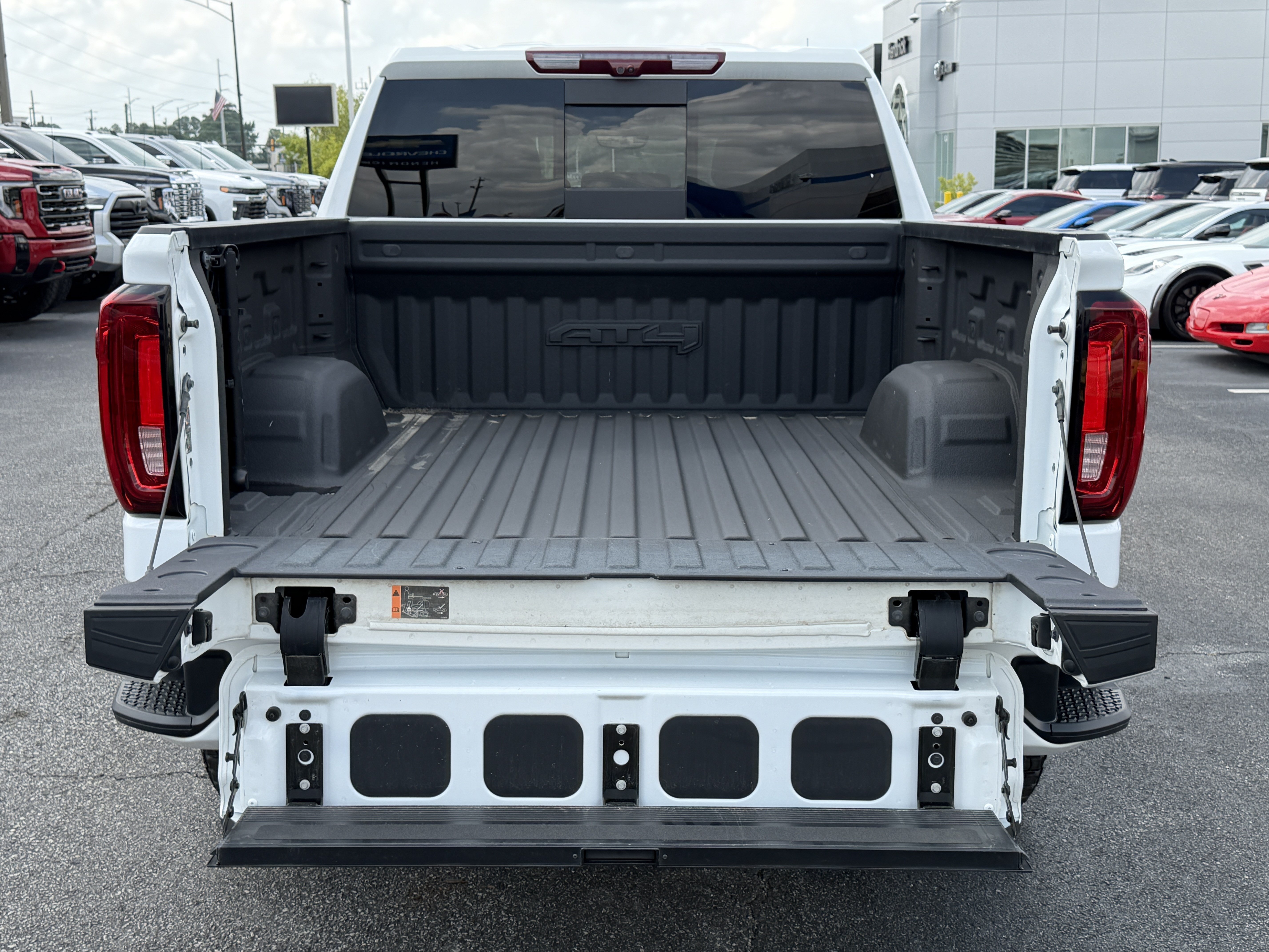 Used 2024 GMC Sierra 1500 AT4 w/ Technology Package AWD/4WD image 34