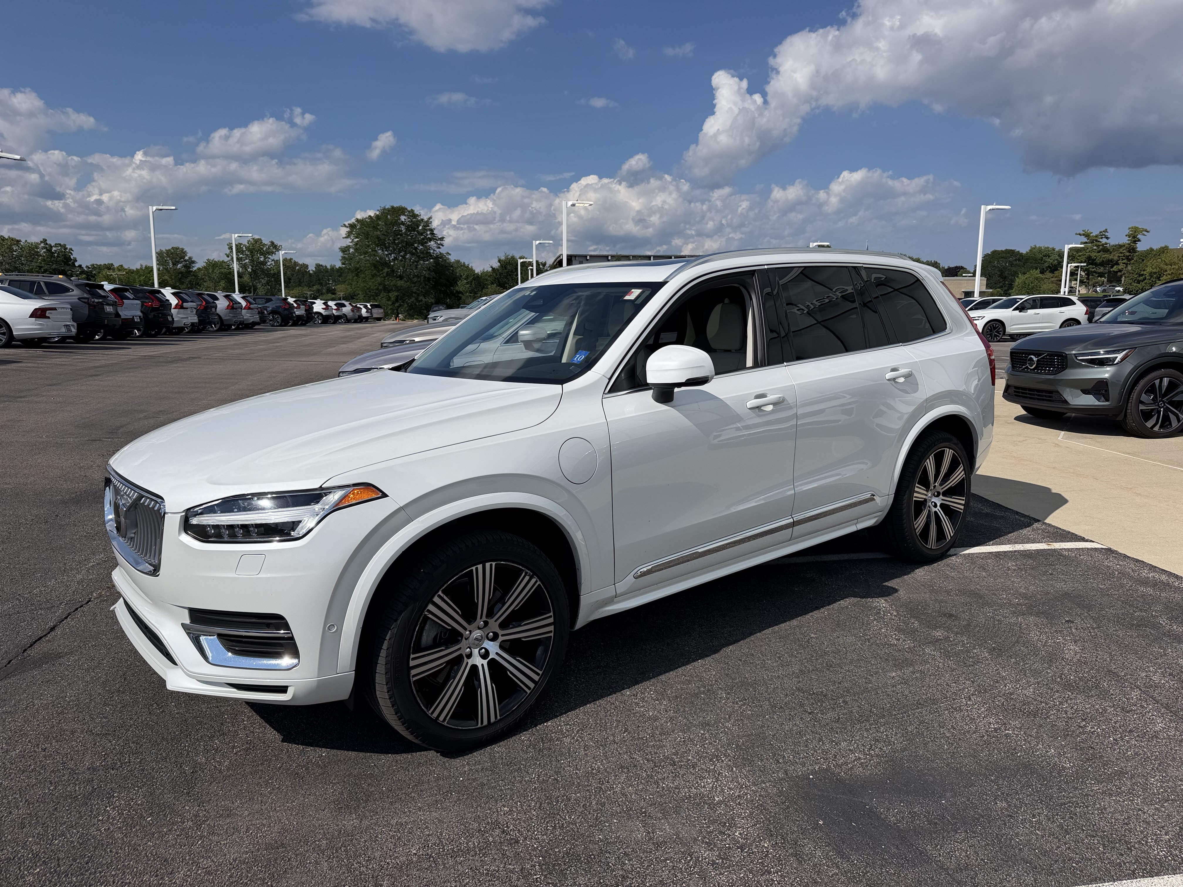 Used 2023 Volvo XC90 T8 Plus w/ Protection Package Premier AWD/4WD image 6