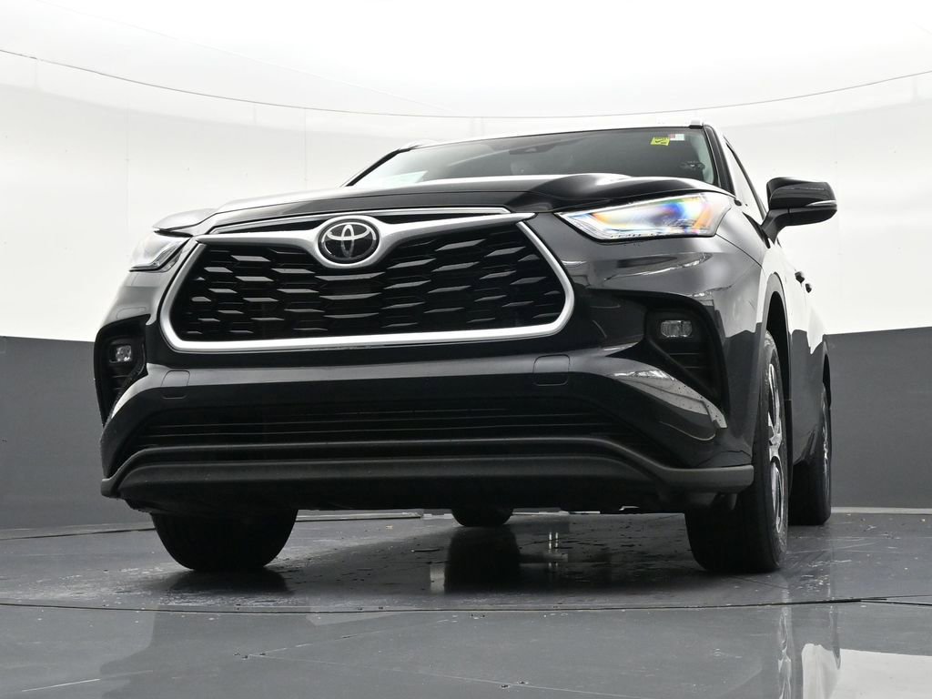 Used 2024 Toyota Highlander XLE image 31