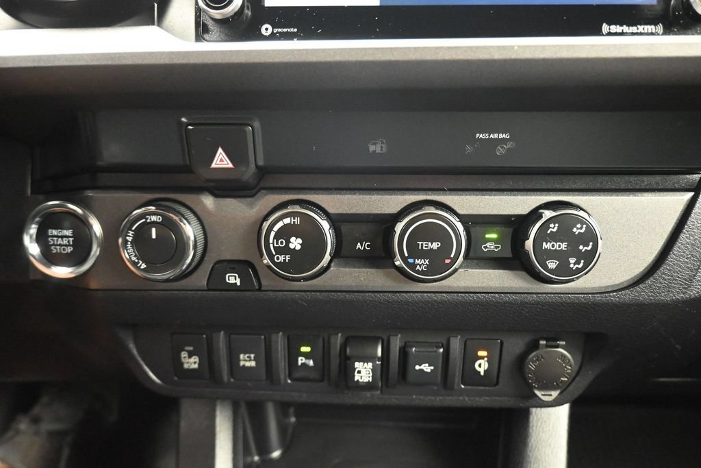 Used 2020 Toyota Tacoma TRD Off-Road w/ Technology Package AWD/4WD image 19