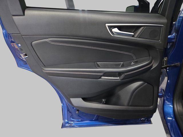 Used 2024 Ford Edge Titanium image 19