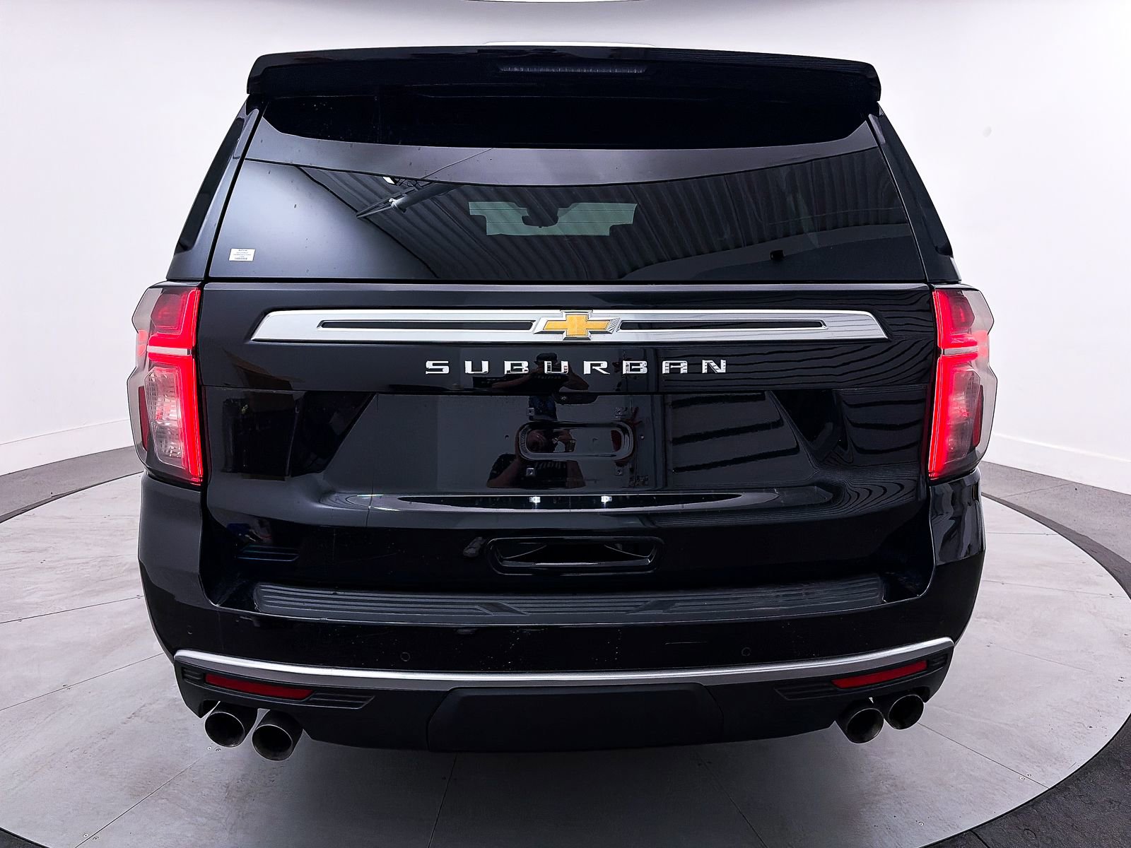 Used 2024 Chevrolet Suburban High Country AWD/4WD image 17