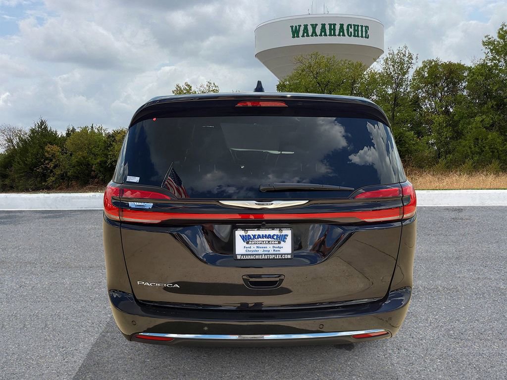 Used 2026 Chrysler Pacifica Select FWD image 4