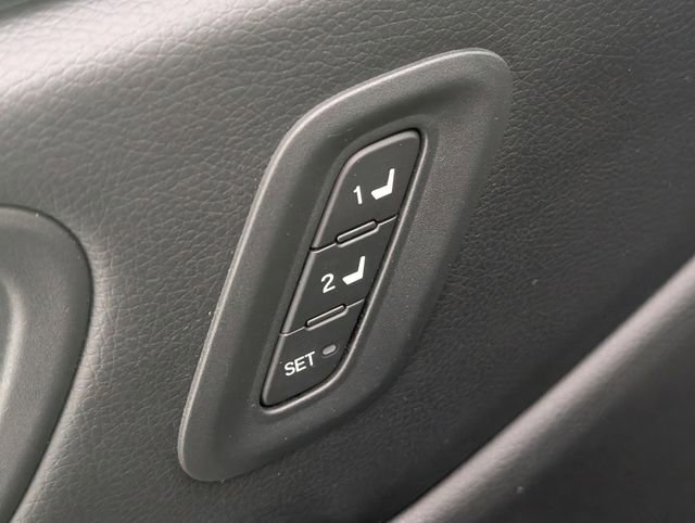 Used 2023 Honda Pilot Touring image 11