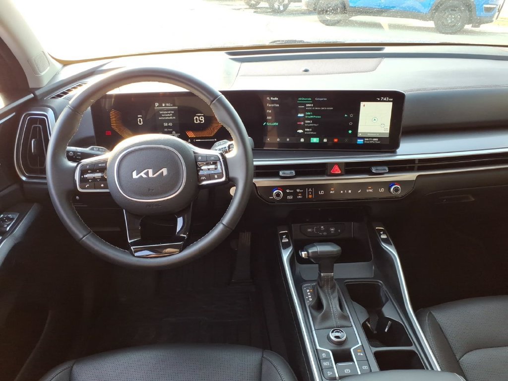 Used 2025 Kia Sorento S w/ Panoramic Sunroof Package FWD image 16