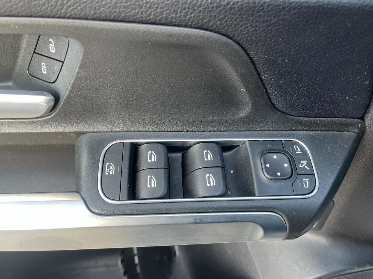 Used 2020 Mercedes-Benz GLB 250 GLB 250 4MATIC w/ Premium Package image 22