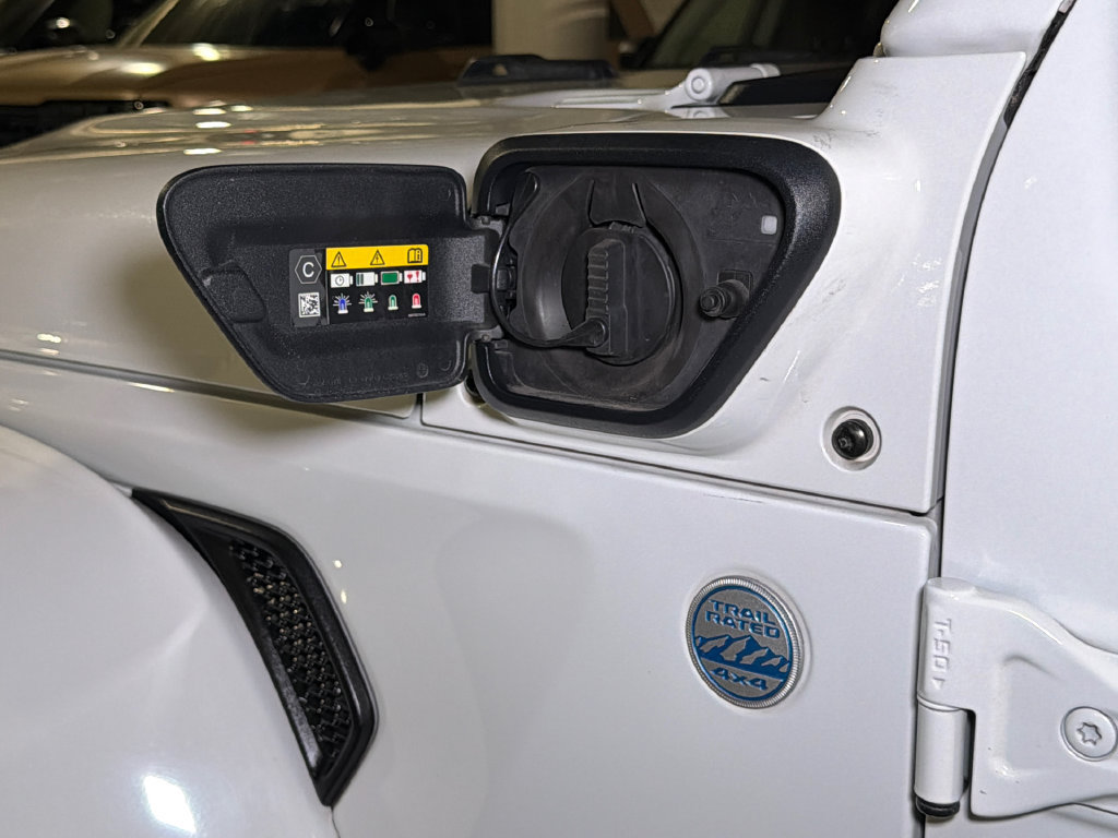 Used 2022 Jeep Wrangler Unlimited Sahara AWD/4WD image 13