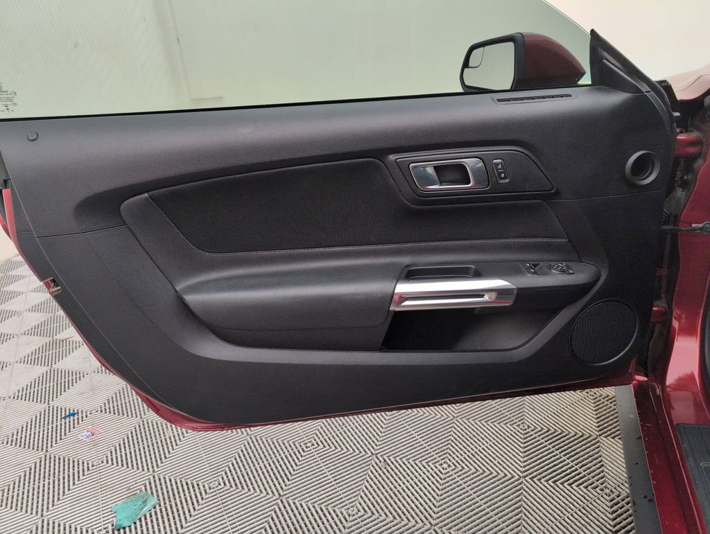 Used 2018 Ford Mustang Coupe RWD image 31