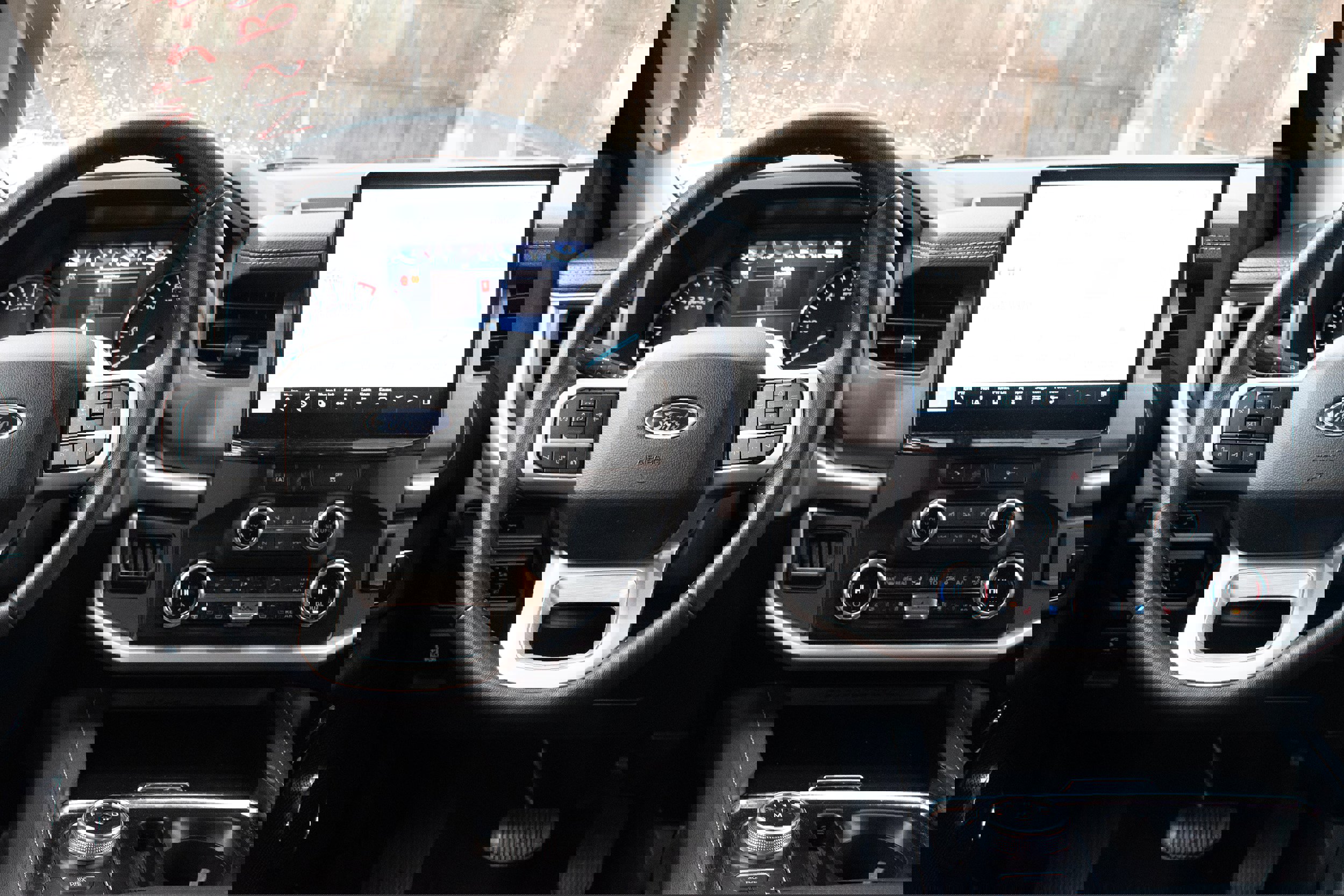 Used 2024 Ford Expedition XLT image 28