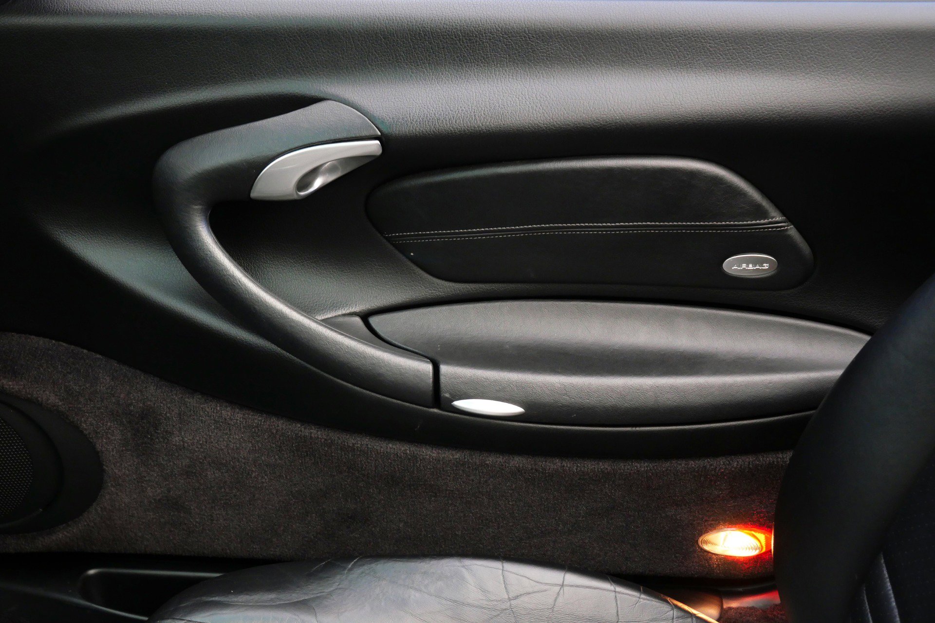 Used 2000 Porsche 911 Cabriolet image 33