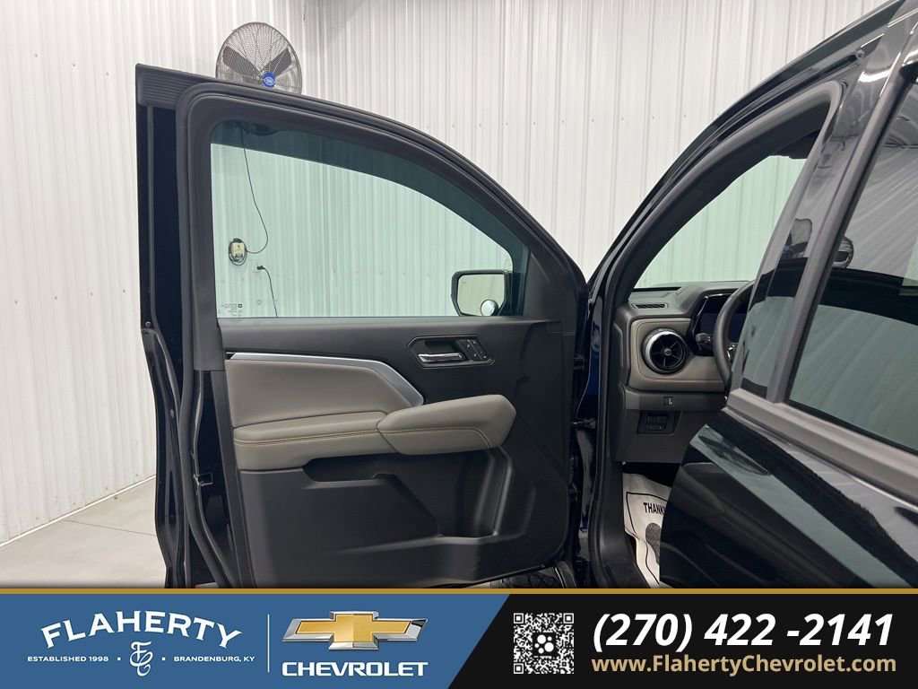 Used 2023 Chevrolet Colorado ZR2 w/ ZR2 Convenience Package III image 8