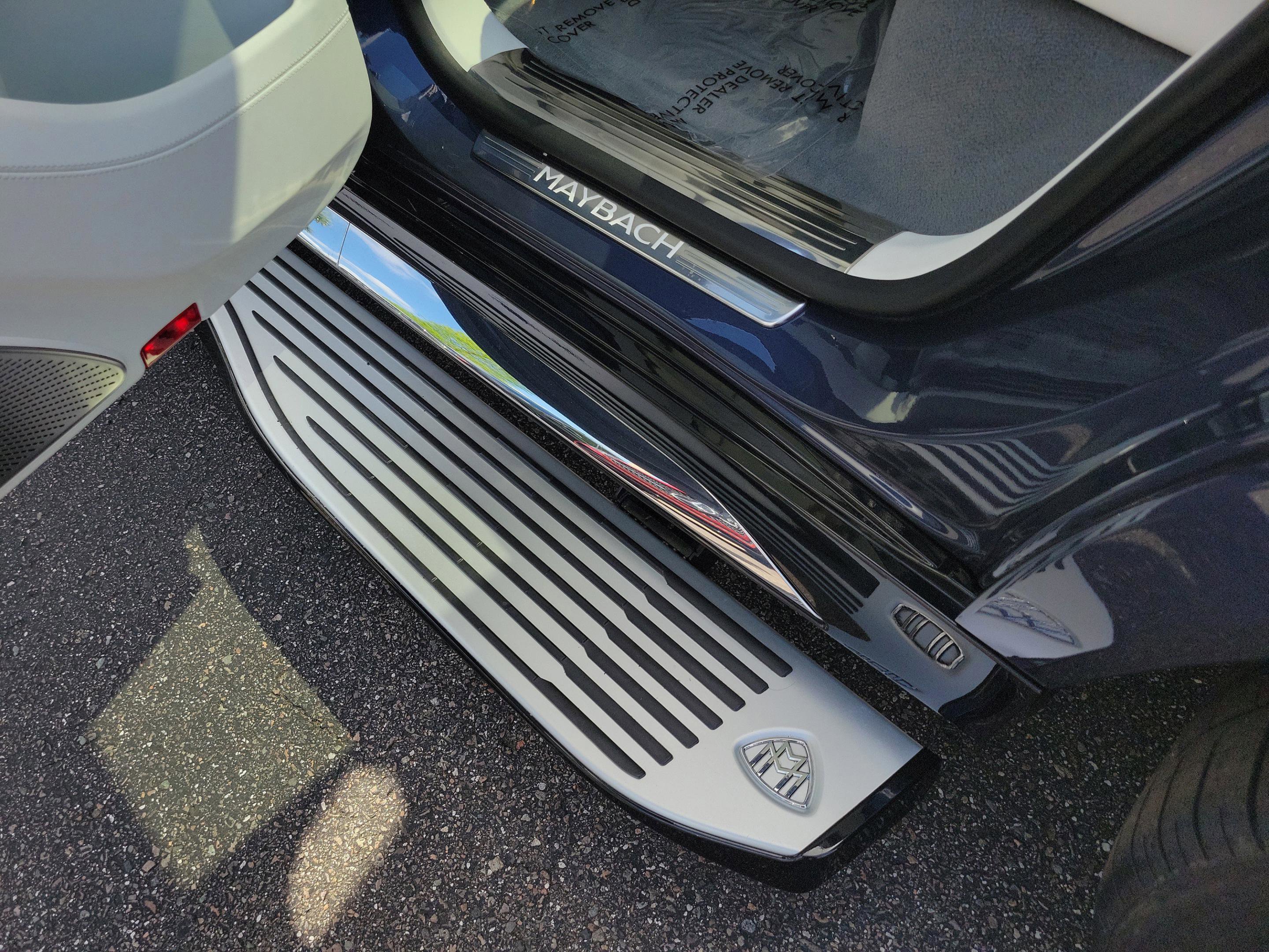 Certified 2024 Mercedes-Benz Maybach GLS 600 4MATIC image 37