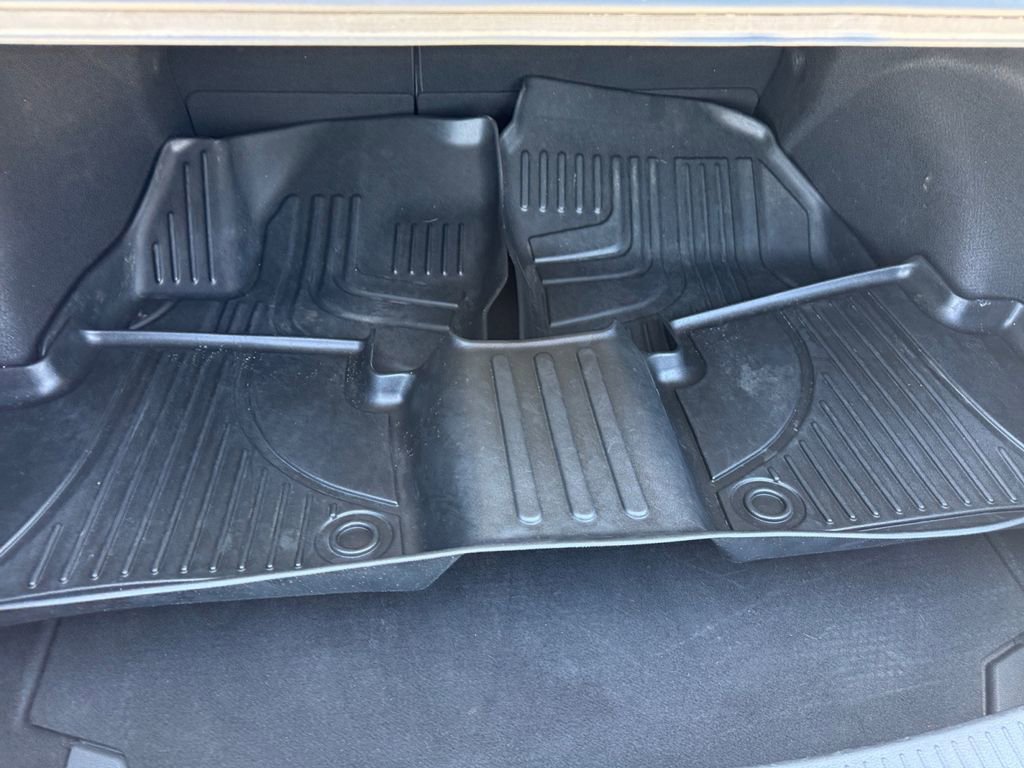 Used 2022 Toyota Corolla LE image 24