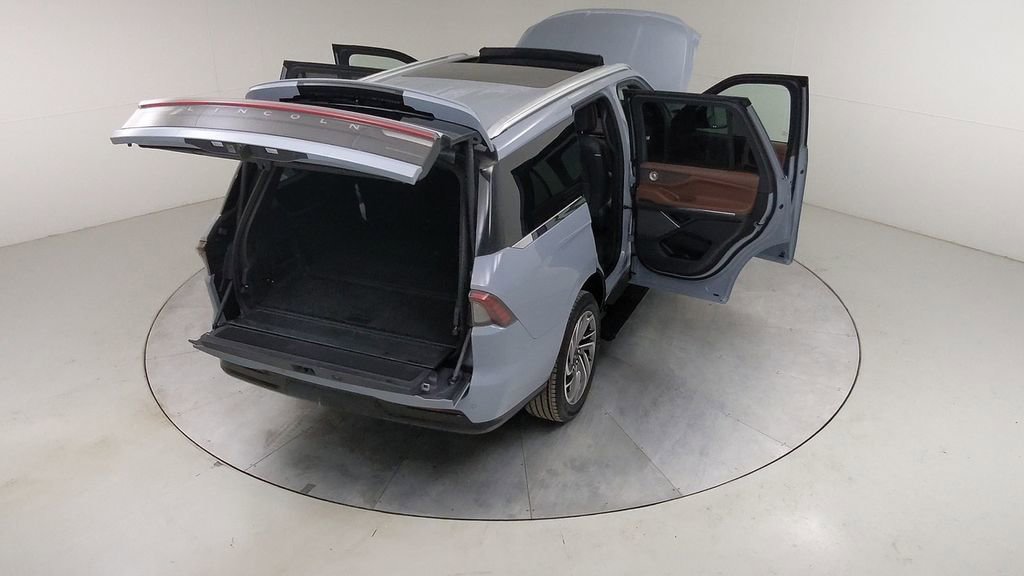 Used 2025 Lincoln Navigator Reserve image 55