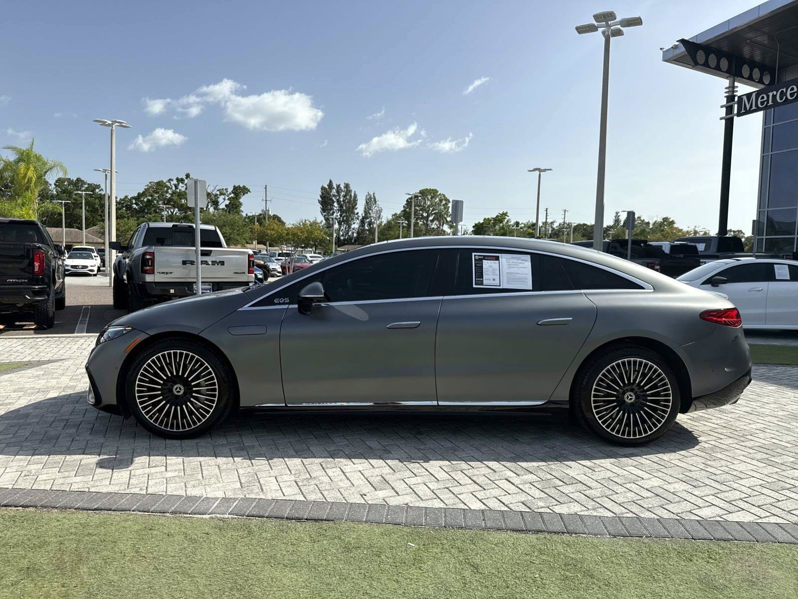 Used 2022 Mercedes-Benz EQS 580 4MATIC Sedan image 3
