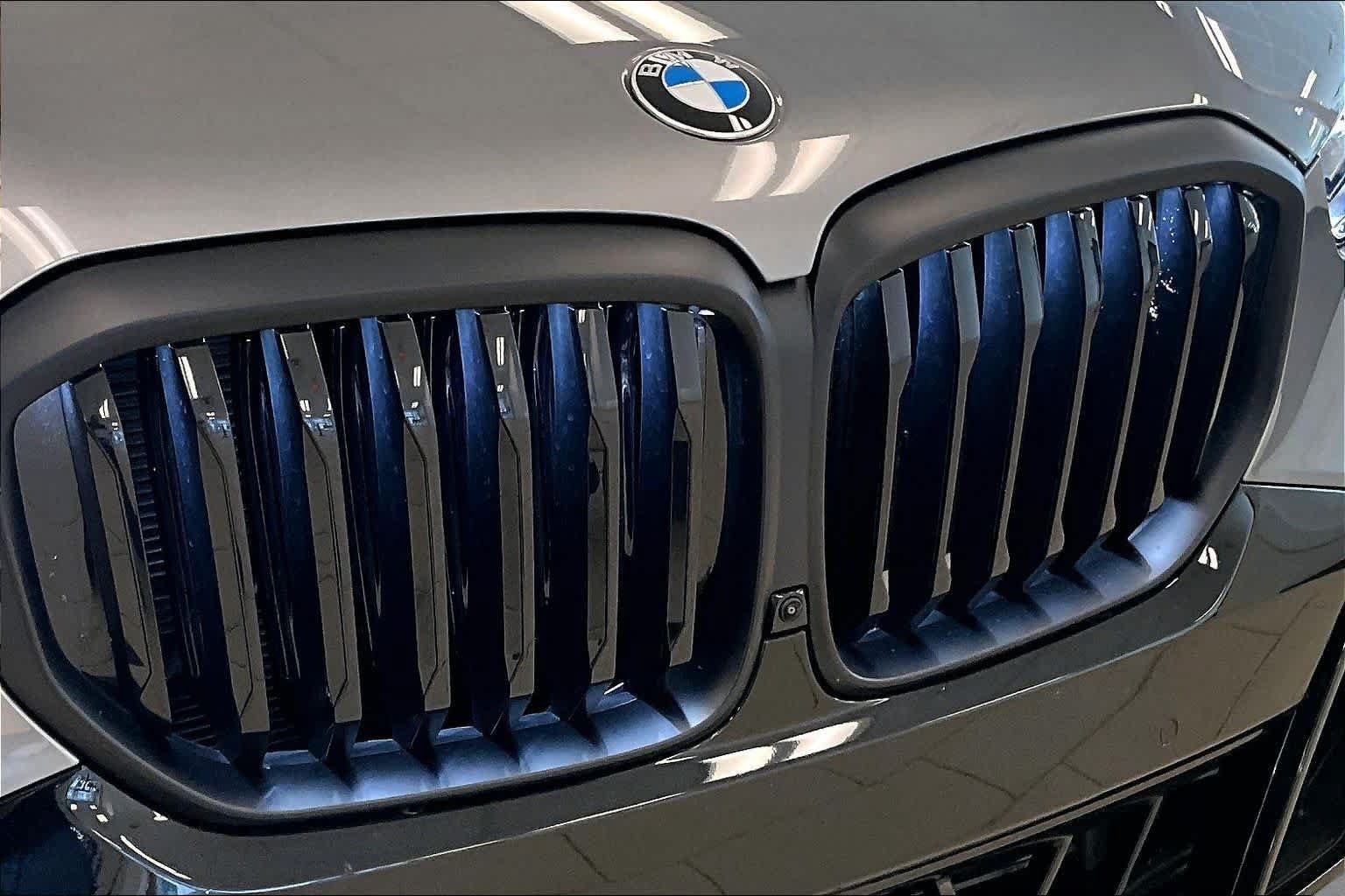 Used 2025 BMW X5 xDrive40i w/ M Sport Package AWD/4WD image 29