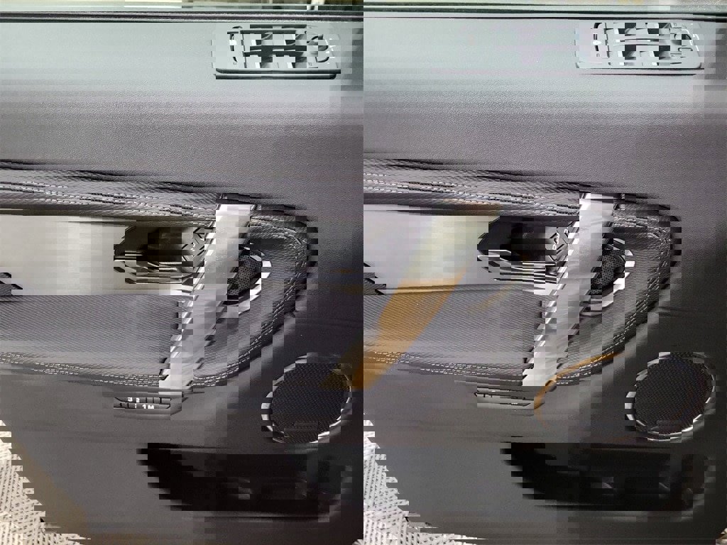 New 2025 Land Rover Discovery Sport Dynamic SE image 14