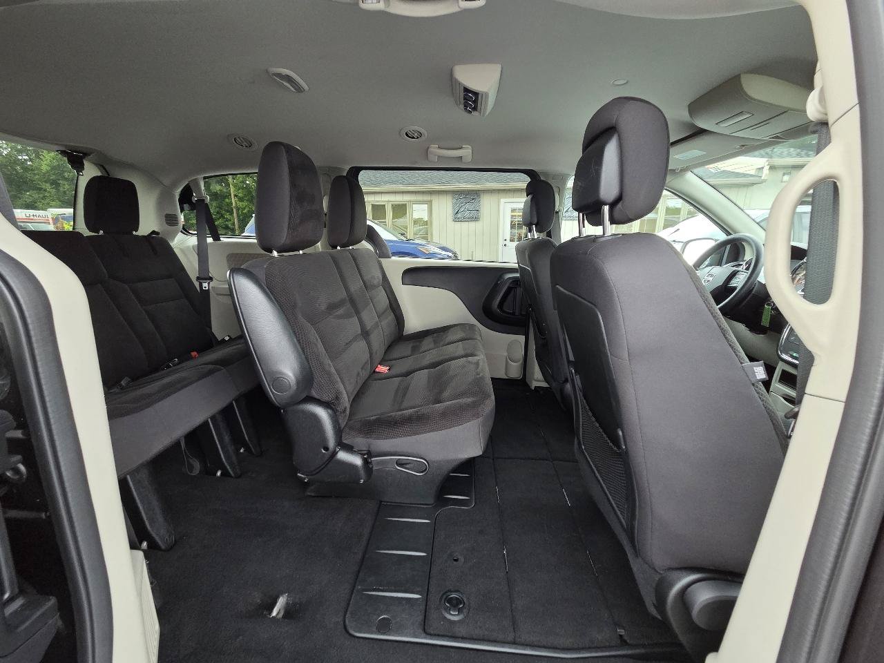 Used 2018 Dodge Grand Caravan SE w/ UConnect Hands-Free Group FWD image 31