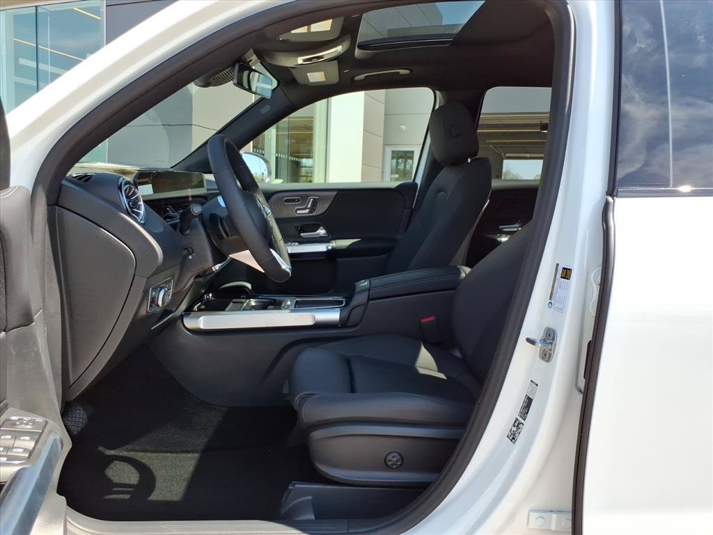 Used 2026 Mercedes-Benz GLB 250 4MATIC image 11