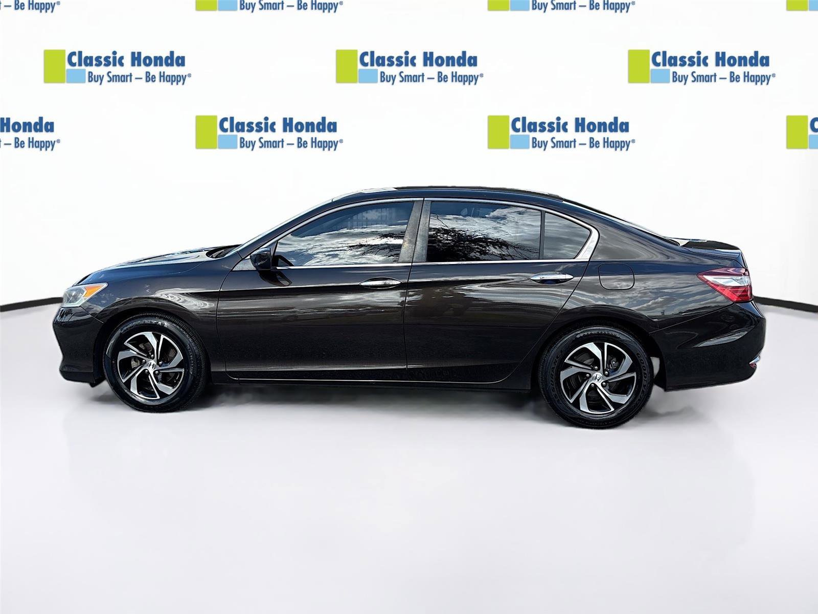 Used 2016 Honda Accord LX image 4