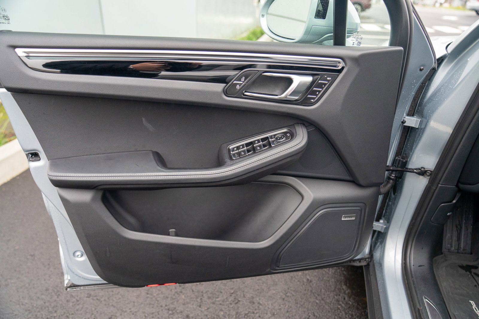 Used 2025 Porsche Macan image 10