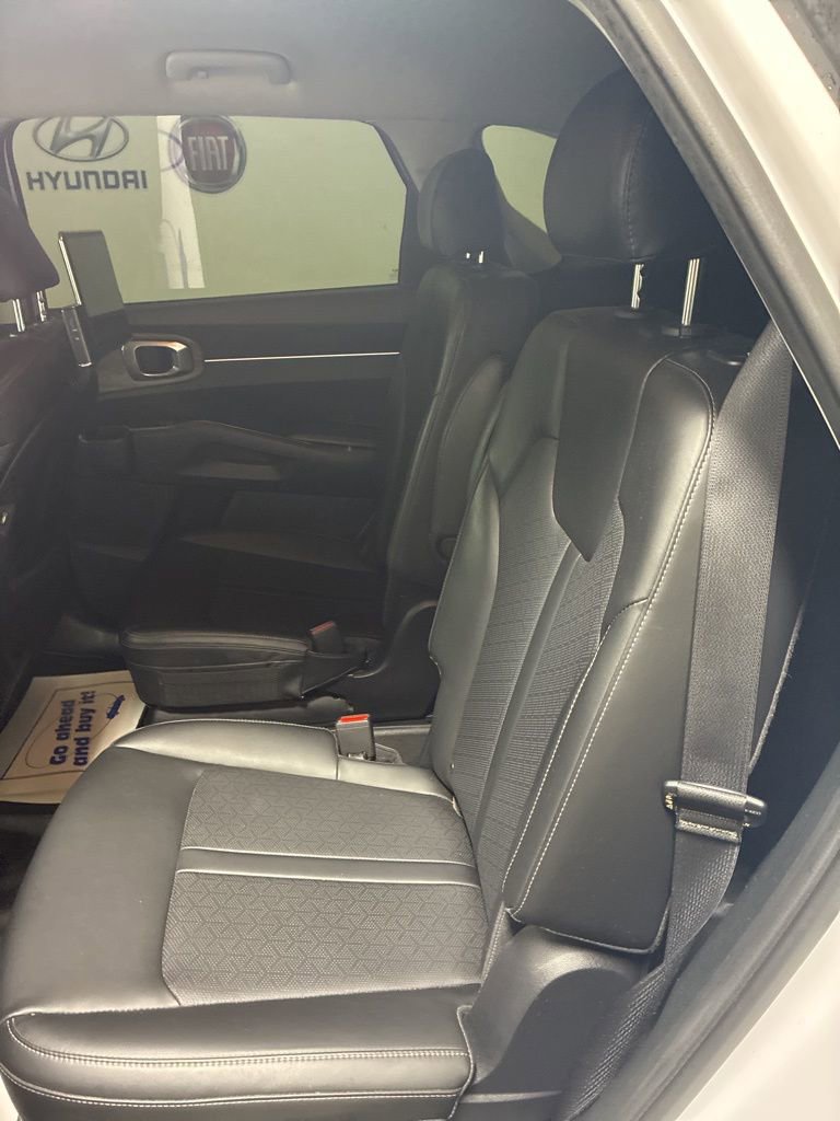 Used 2022 Kia Sorento EX image 17