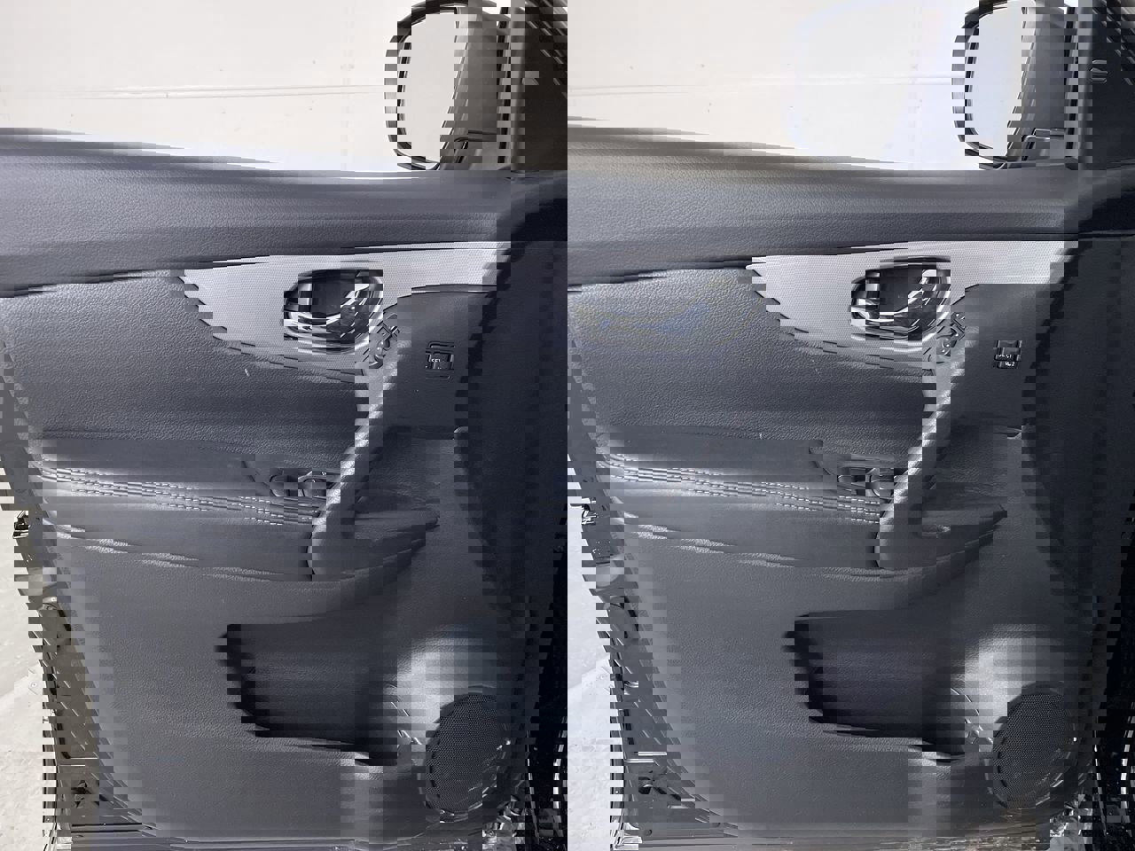 Used 2020 Nissan Rogue Sport SV w/ Technology Package image 10