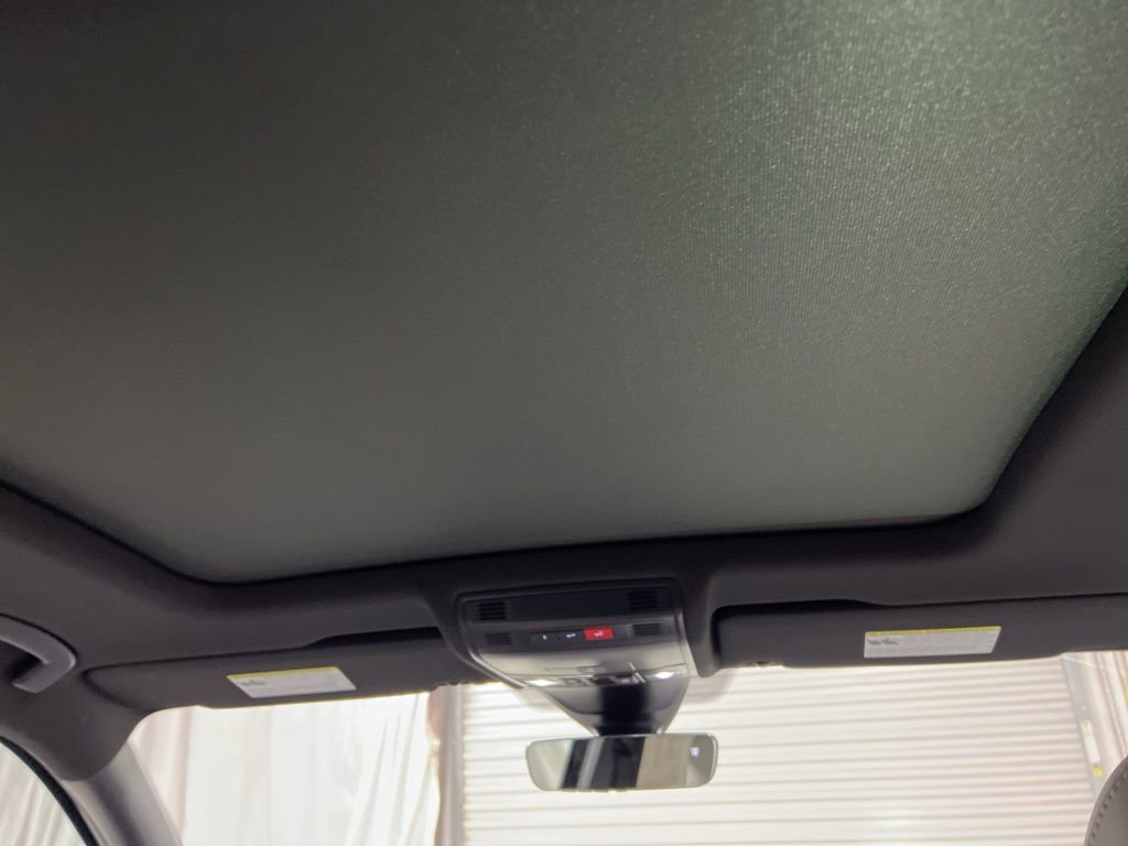 Used 2024 Volkswagen Tiguan SE R-Line image 16