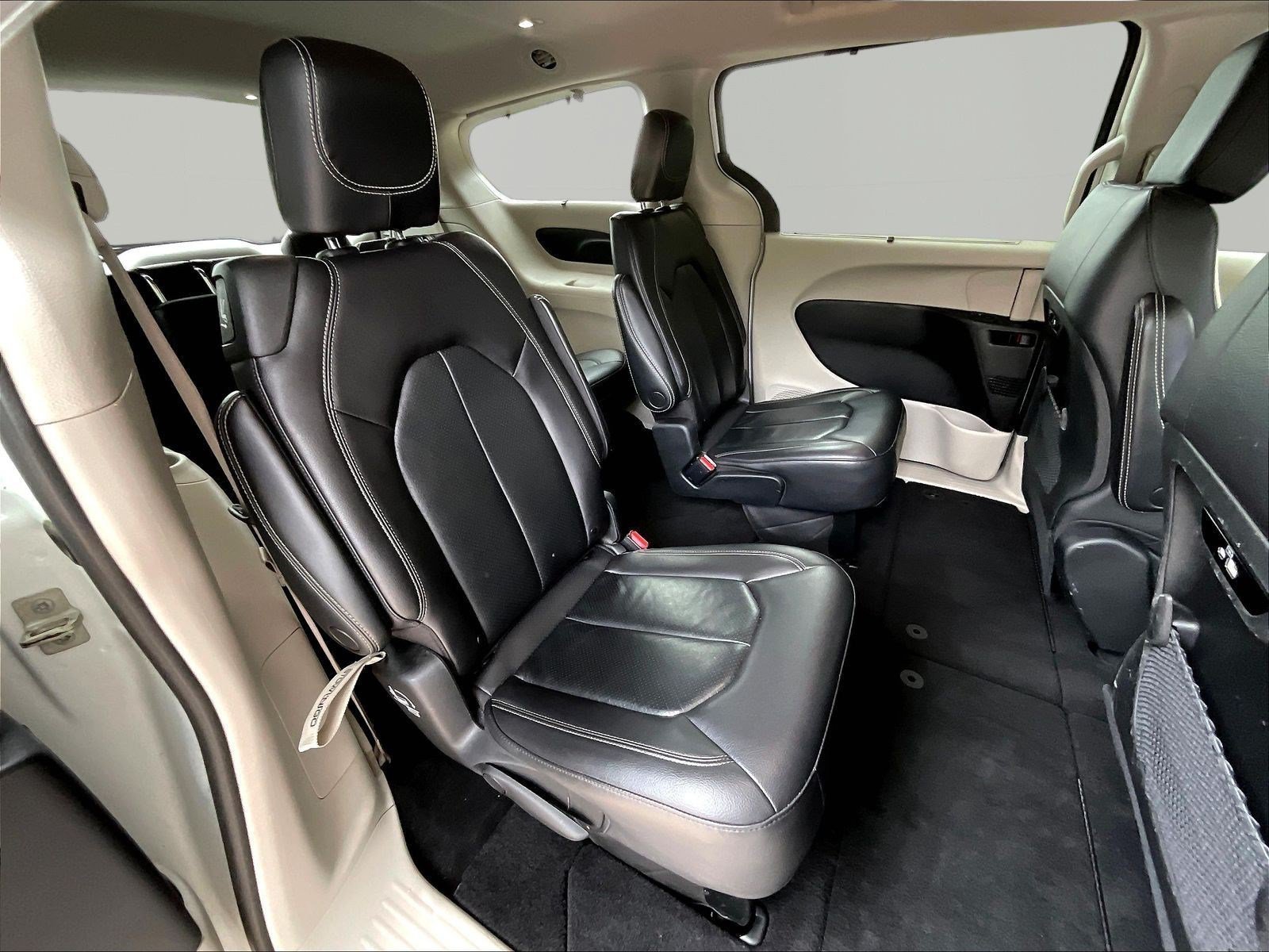 Used 2022 Chrysler Pacifica Touring-L FWD image 23