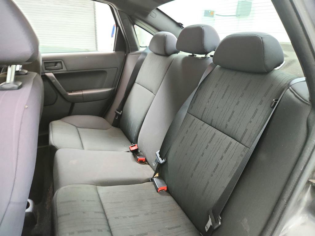 Used 2011 Ford Focus SE w/ 201A Rapid Spec Order Code FWD image 21