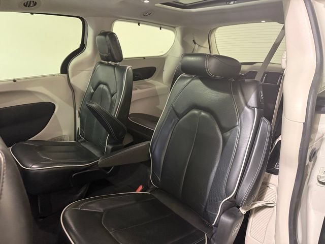 Used 2021 Chrysler Pacifica Limited AWD/4WD image 16