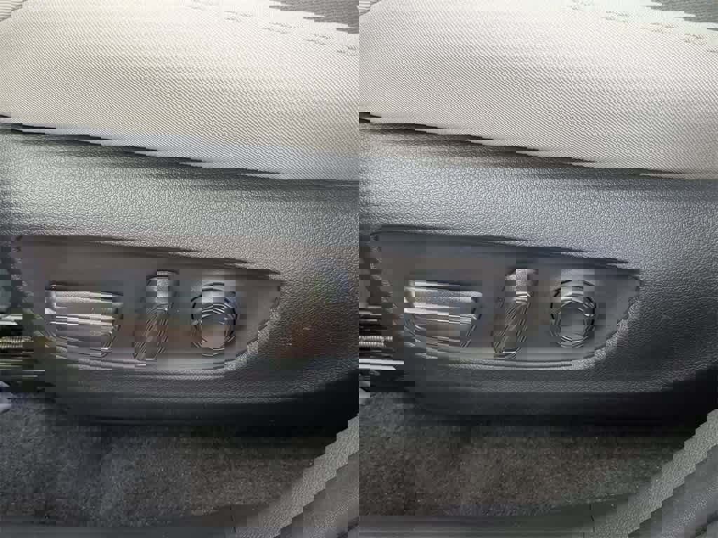 Used 2023 Toyota RAV4 XLE w/ Convenience Package image 16