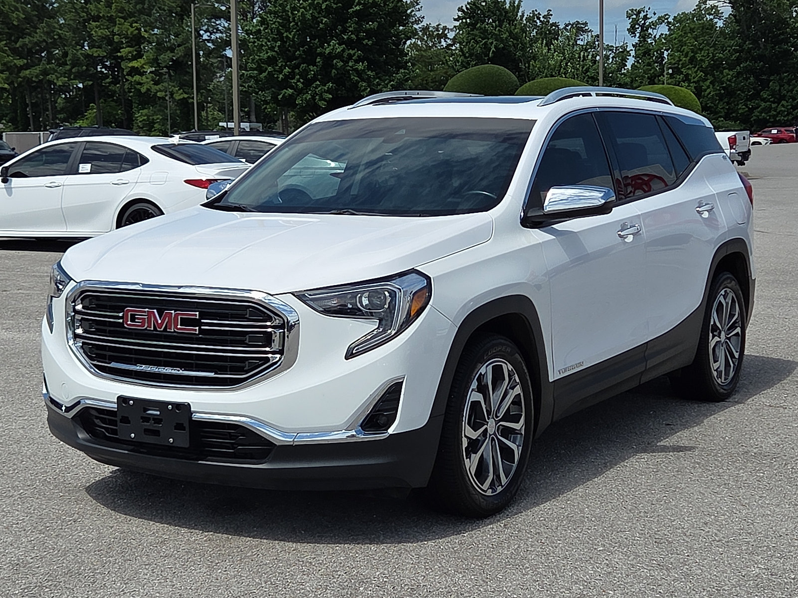 Used 2020 GMC Terrain SLT w/ Preferred Package FWD image 2