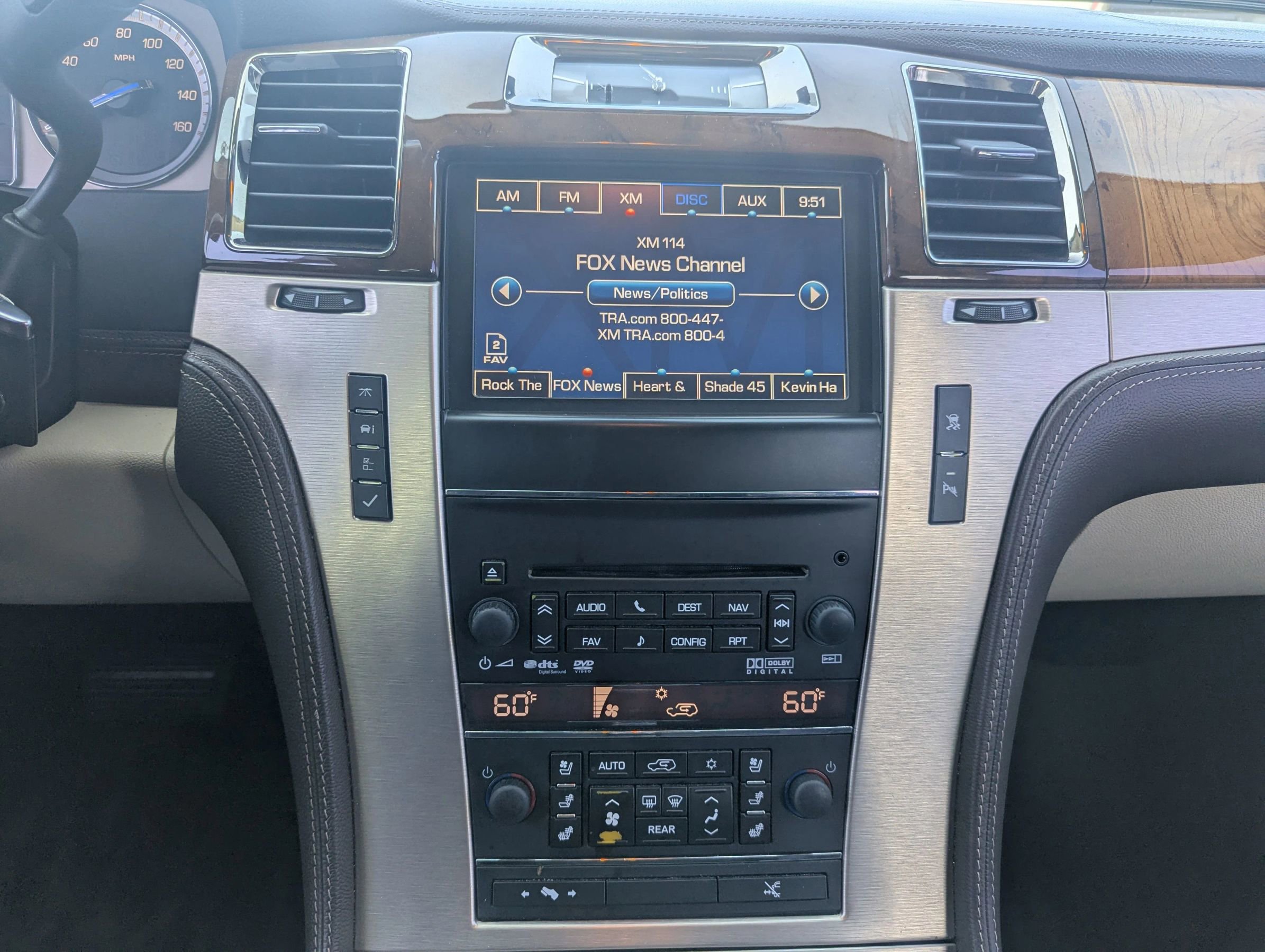 Used 2011 Cadillac Escalade Platinum image 12