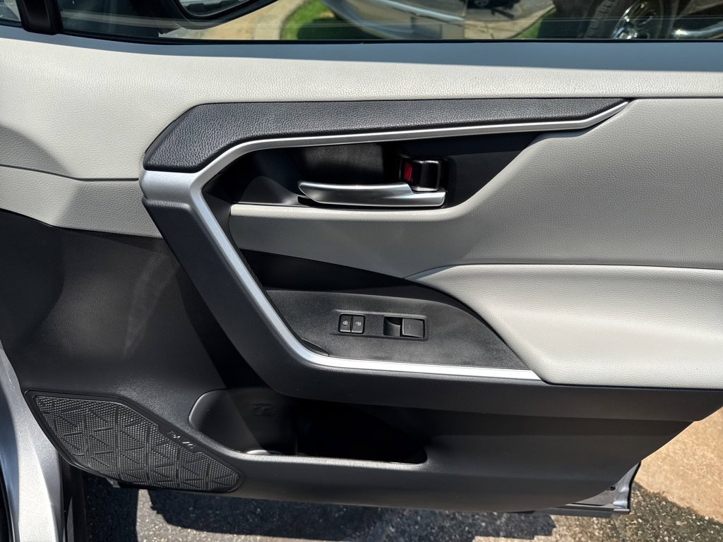 Used 2024 Toyota RAV4 XLE FWD image 34