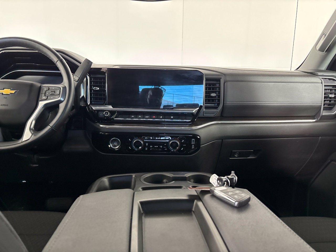 Used 2024 Chevrolet Silverado 1500 LT AWD/4WD image 25