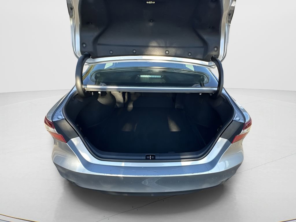 Used 2021 Toyota Camry LE image 28