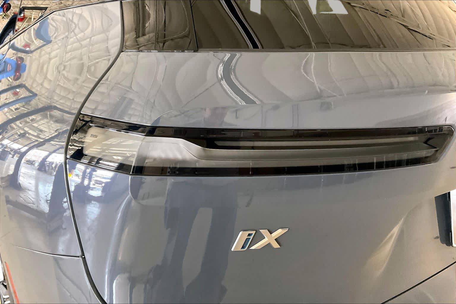 Used 2024 BMW iX xDrive50 w/ Sport Package AWD/4WD image 25