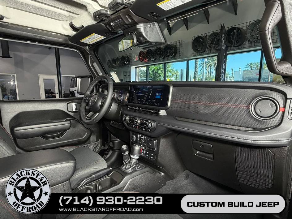Used 2025 Jeep Wrangler Unlimited Rubicon AWD/4WD image 19